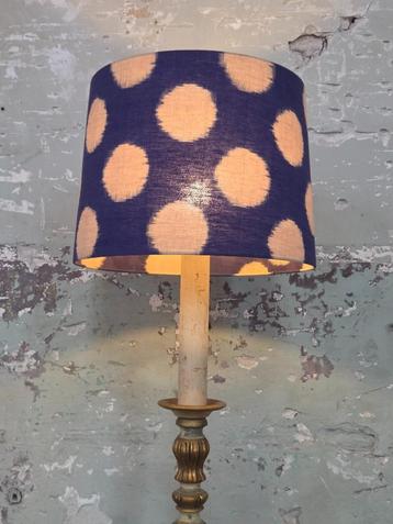 Vintage blauwe lampenkap met beige stippen beschikbaar voor biedingen