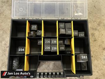 Verschillende Relais Audi VW 219 - 241  beschikbaar voor biedingen