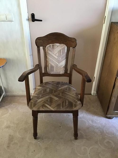 Eetkamerstoel met armleuningen voor makkelijk opstaan. Retro, Antiek en Kunst, Antiek | Meubels | Stoelen en Banken, Ophalen
