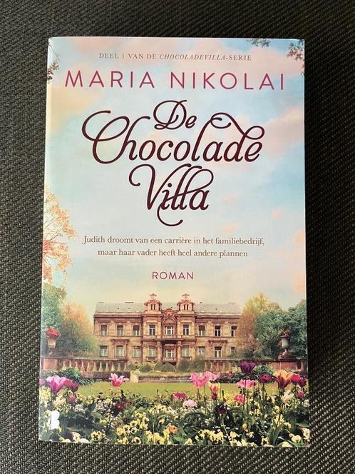 Maria Nikolai - De chocoladevilla. (2022), Boeken, Romans, Zo goed als nieuw, Ophalen of Verzenden
