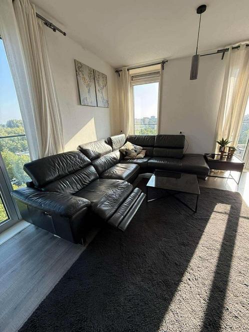 Lederen hoekbank met elektrische relaxfunctie, Huis en Inrichting, Banken | Bankstellen, Gebruikt, Hoekbank, Vierpersoons of meer