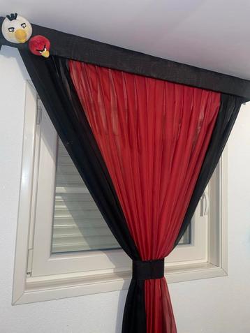 2x Zwart rood Vitrage met Koof - Nette Staat beschikbaar voor biedingen