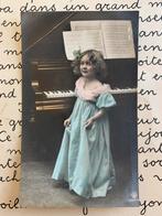 3-3-1911 Meisje bij piano / vleugel, Verzamelen, Ansichtkaarten | Themakaarten, Ophalen of Verzenden, Voor 1920, Gelopen, Muziek