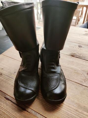 Stoere zwarte dames motorlaarzen. beschikbaar voor biedingen