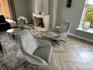 Twee luxe design draaistoelen van Nuance – stijl en comfort! beschikbaar voor biedingen