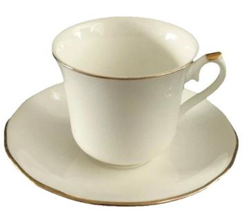Queen Anne kop en schotel wit goud rand 15cl vintage Engelan beschikbaar voor biedingen