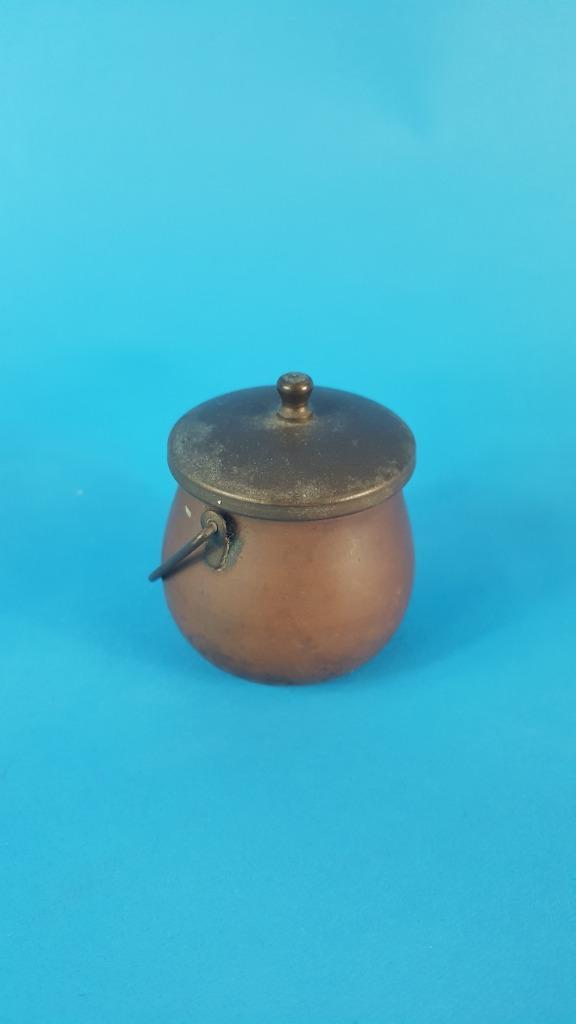 Brocante koperen ketel miniatuur, met hengsel en deksel. 7C6, Verzamelen, Poppenhuizen en Toebehoren, Gebruikt, Poppenhuis, Ophalen of Verzenden