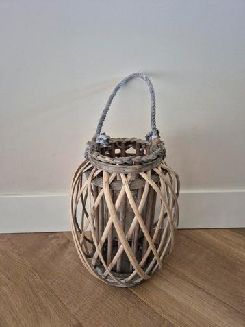 Grote rotan/houten kandelaar  beschikbaar voor biedingen