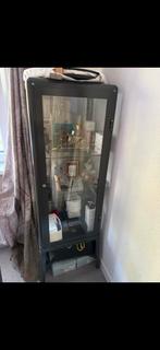 Een leuke vittonekast van de ikea van Fabrikor, Huis en Inrichting, Kasten | Vitrinekasten, Ophalen of Verzenden, Ikea