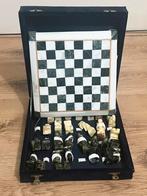 Marmerschaakspel afmeting 22x22cm in doos nieuwe, Een of twee spelers, Ophalen of Verzenden, Zo goed als nieuw