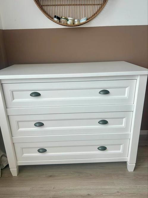 Babykamer set / kast / commode / ledikant, Kinderen en Baby's, Kinderkamer | Commodes en Kasten, Zo goed als nieuw, 105 cm of meer