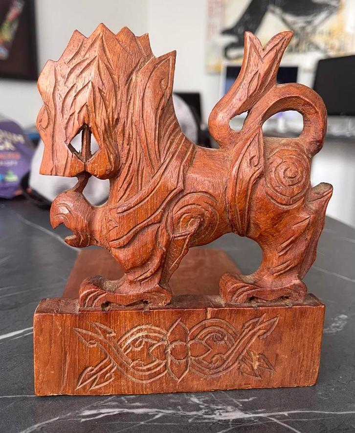 Hand gesnede boekensteun, Antiek en Kunst, Kunst | Beelden en Houtsnijwerken, Ophalen of Verzenden