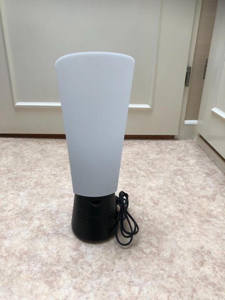 Tafellamp met een luchtzuiverende werking d.m.v. ionisatie, Huis en Inrichting, Lampen | Tafellampen, Nieuw, Minder dan 50 cm