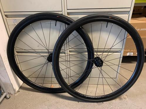 Bontrager Paradigm SL wielset voor schijf met band, Fietsen en Brommers, Fietsonderdelen, Zo goed als nieuw, Racefiets, Wiel, Ophalen