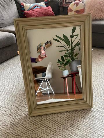 Mooie Spiegel - 72x52 cm beschikbaar voor biedingen