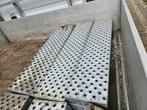 18 gegalvaniseerde traptreden, Lang 1.10 m Breed 23 cm, Ophalen, Zo goed als nieuw, Overige typen