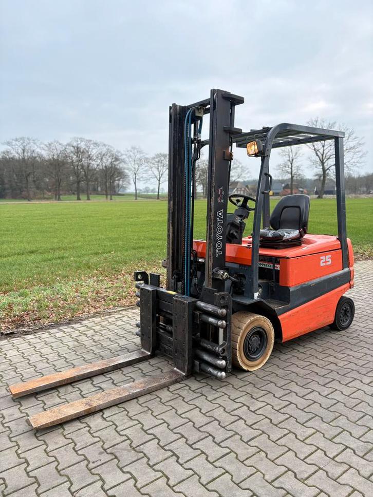 Toyota FBMF25 elektrische heftruck, Zakelijke goederen, Machines en Bouw | Heftrucks en Intern transport, Heftruck, Elektrisch