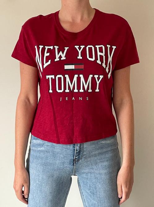 Tommy Jeans t-shirt bordeauxrood maat XS, Kleding | Dames, T-shirts, Zo goed als nieuw, Maat 34 (XS) of kleiner, Rood, Korte mouw