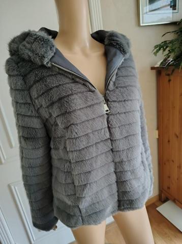 Super fluffy warme jas   beschikbaar voor biedingen
