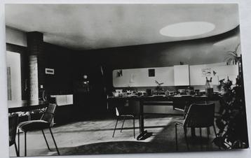 ansichtkaart Arnhem e/o nr. 98 - Het Dorp beschikbaar voor biedingen