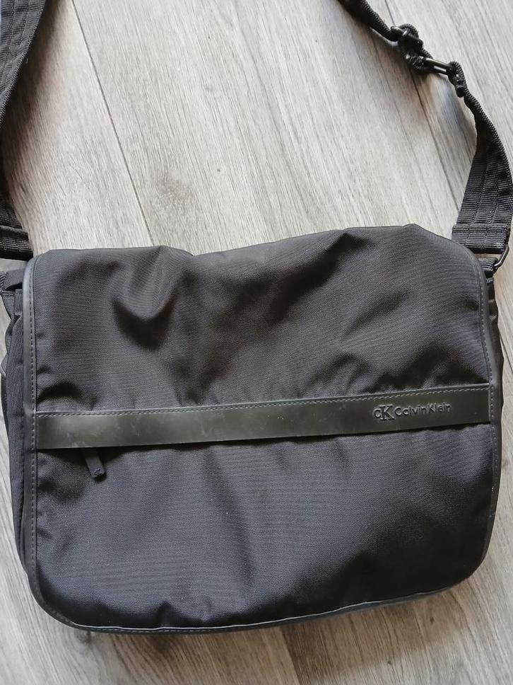 Zgn  ZWARTE CALVINKLEIN HERENTAS., Sieraden, Tassen en Uiterlijk, Tassen | Schoudertassen, Zo goed als nieuw, Zwart, Ophalen of Verzenden