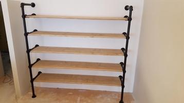 Unieke wandmeubels van steigerhout met steigerbuis maatwerk beschikbaar voor biedingen