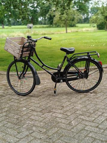 Meisjesfiets zwart met krat 8-12 jaar beschikbaar voor biedingen