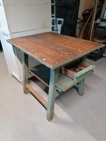 Unieke werktafel gemaakt uit een oude tekentafel 1946 beschikbaar voor biedingen