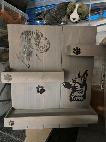 Wand bord met boxer en herdershond  beschikbaar voor biedingen