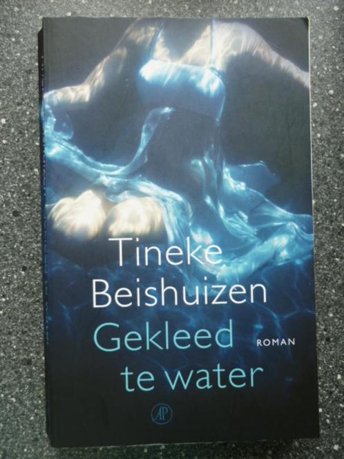 Tineke Beishuizen - Gekleed te water, Boeken, Romans, Zo goed als nieuw, Nederland, Ophalen of Verzenden
