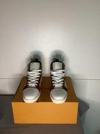 Christian Louboutin Orlato Flat  42,5, Ophalen of Verzenden, Zo goed als nieuw, Overige kleuren, Sneakers of Gympen