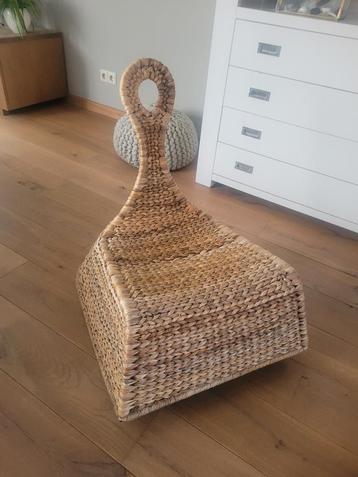 Rotan schommelstoel beschikbaar voor biedingen