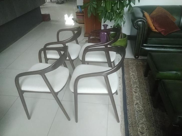 Prachtige donkere walnoot Japandi eethoekstoelen 4 x, Huis en Inrichting, Stoelen, Zo goed als nieuw, Vier, Hout, Bruin, Ophalen