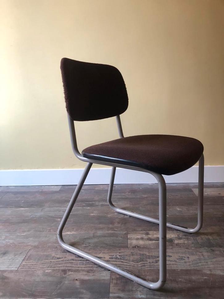 Industriële stoel met stoffen bekleding, Huis en Inrichting, Stoelen, Gebruikt, Eén, Metaal, Bruin, Ophalen