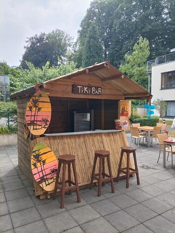 Te huur , tiki bar met voordak  buiten bar ,bier tap, huren  beschikbaar voor biedingen