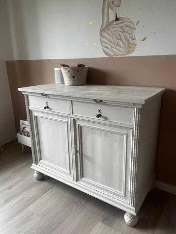 Toffe vintage commode beschikbaar voor biedingen