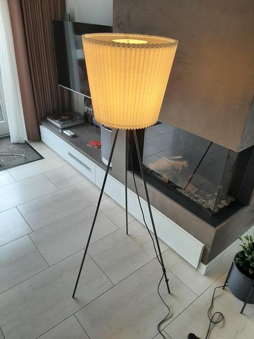 staande lamp 2 stuks te koop, Huis en Inrichting, Lampen | Vloerlampen, Zo goed als nieuw, 100 tot 150 cm, Metaal, Stof, Ophalen