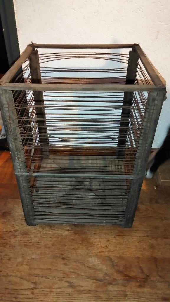 Hout met metaal draadmand, Antiek en Kunst, Curiosa en Brocante, Ophalen