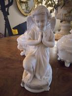 Schattig Engelenbeeld - Perfect voor Decoratie!, Tuin en Terras, Tuinbeelden, Ophalen of Verzenden, Gebruikt, Steen, Engelenbeeld