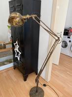 Scharnierlamp / industriële vloerlamp / staande lamp brons, Huis en Inrichting, Lampen | Vloerlampen, Ophalen, Zo goed als nieuw