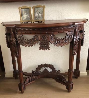 Houtsnijwerk Side Table - Halfrond Barokstijl  beschikbaar voor biedingen