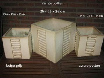 mooie set grote, zware, geglazuurde bloempotten beige-grijs beschikbaar voor biedingen
