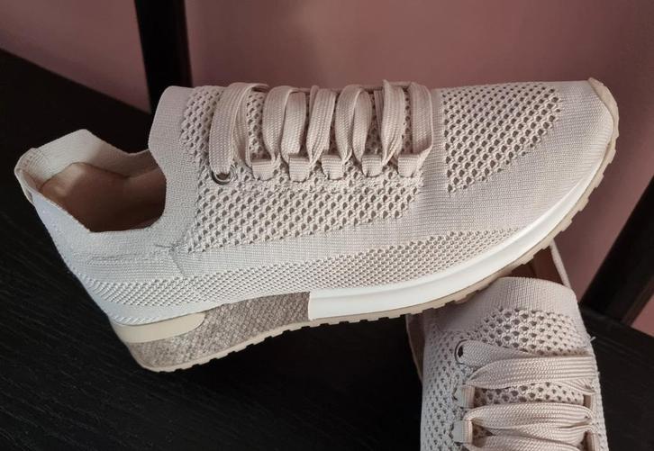 La Strada Sneakers/Instappers MAAT 39 - INFO ZIE ADVERTENTIE, Kleding | Dames, Schoenen, Nieuw, Sneakers of Gympen, Beige, Ophalen of Verzenden