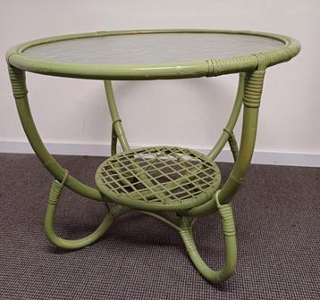 Vintage Rotan bijzettafel met gewolkt glas beschikbaar voor biedingen