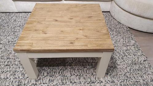 Truffelkleur acaciahouten bijzettafel met witte poten, Huis en Inrichting, Tafels | Bijzettafels, Nieuw, Vierkant, Minder dan 45 cm