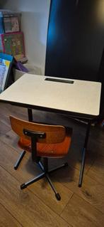 Retro schoolmeubel setje - Bureau en stoel, Huis en Inrichting, Bureaus, Ophalen of Verzenden, Gebruikt, Bureau