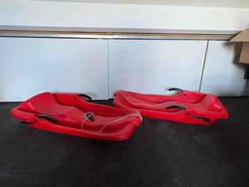 2 Rode Kuip Sleeën beschikbaar voor biedingen