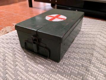 NVA DDR verbanddoos met complete inhoud!  beschikbaar voor biedingen
