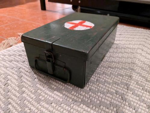 NVA DDR militaire verbanddoos met complete inhoud! Sanitäter, Verzamelen, Militaria | Algemeen, Landmacht, Kleding of Schoenen