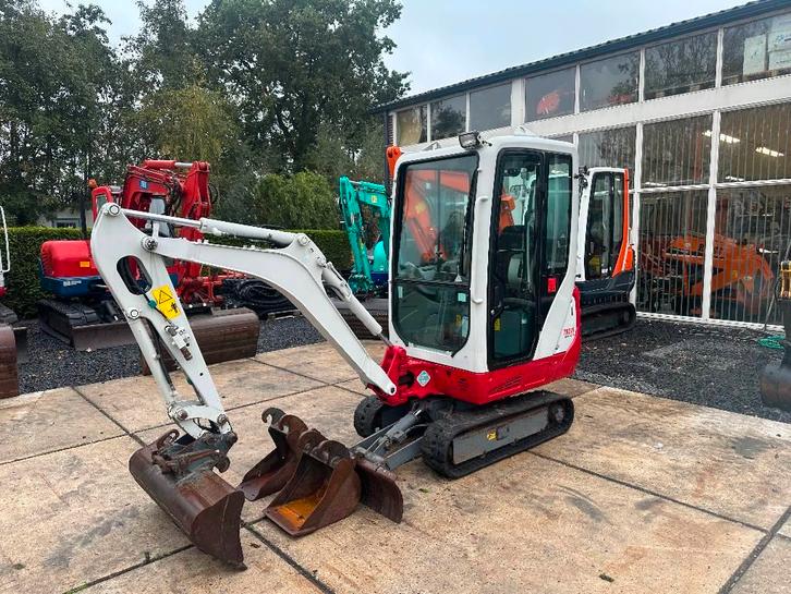 Takeuchi TB 216 (bj 2015), Zakelijke goederen, Machines en Bouw | Kranen en Graafmachines, Graafmachine